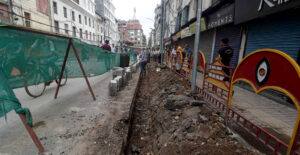 अदालतको आदेशपछि महानगरले पुन: सुरु गर्‍यो न्युरोडमा फुटपाथ विस्तारको काम