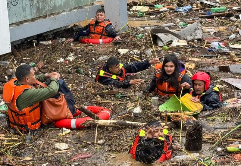 बाढी पहिरोमा परी १०४ जनाको मृत्यु, ६४ बेपत्ता