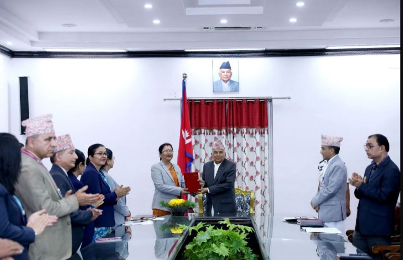 राष्ट्रिय महिला आयोगले राष्ट्रपतिसमक्ष बुझायो वार्षिक प्रतिवेदन