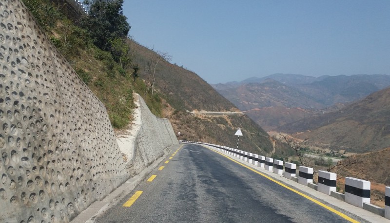 भकुण्डे–तेमाल मेच्छेपौवा बाटो खुल्यो, बिपी राजमार्गमा रोकिएका सवारी साधन वैकल्पिक बाटोबाट गन्तव्यतर्फ जाँदै