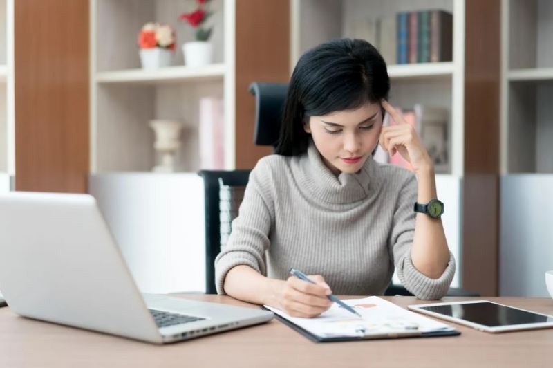 अध्ययनले भन्यो– घण्टौं बसिरहनेलाई मस्तिष्क सुक्ने खतरा