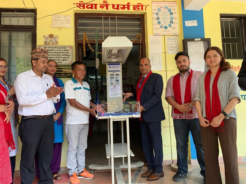 ज्योति विकास बैंकद्वारा घर्तिगाउँ हेल्थ पोस्टमा बेबी वार्मर हस्तान्तरण