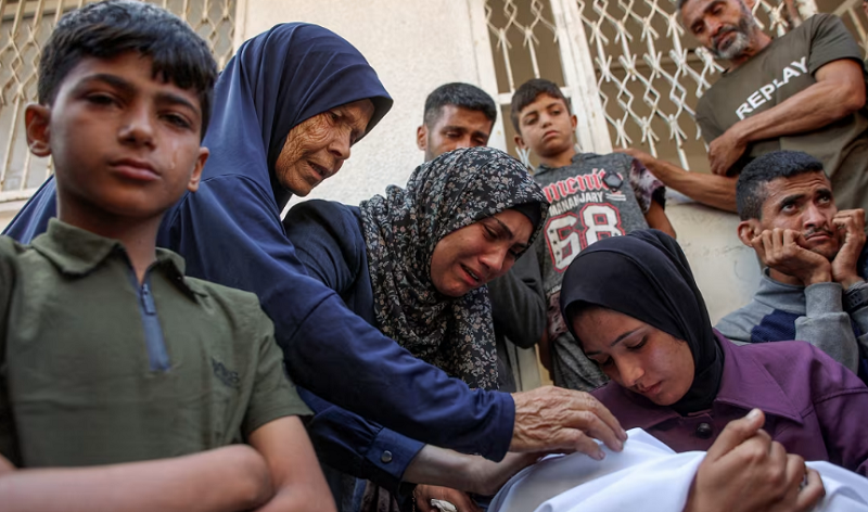 भोकाएका ११ जना छोराछोरीका लागि खानेकुरा खोज्न जाँदा मारिए शदी