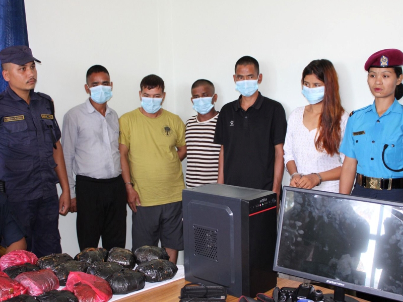 १३ लाख नक्कली नोट र ३० केजी अफिमसहित ५ जना पक्राउ