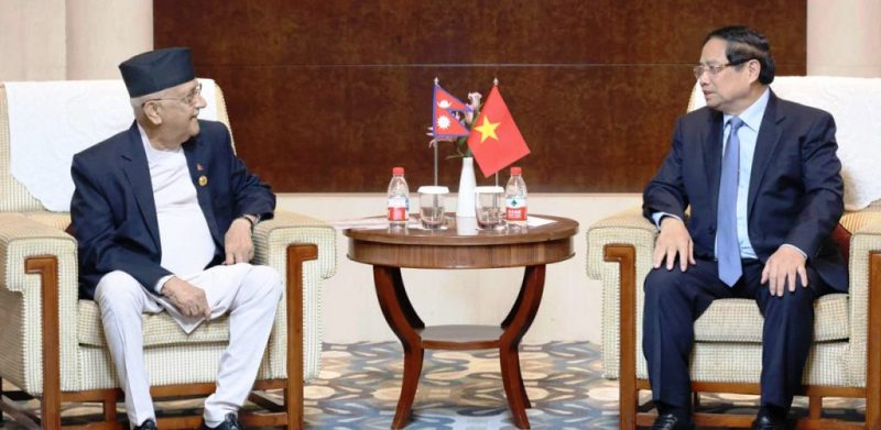 प्रधानमन्त्री ओली र भियतनामका समकक्षी चिङबीच भेट, एक अर्कालाई दिए भ्रमणको निम्तो