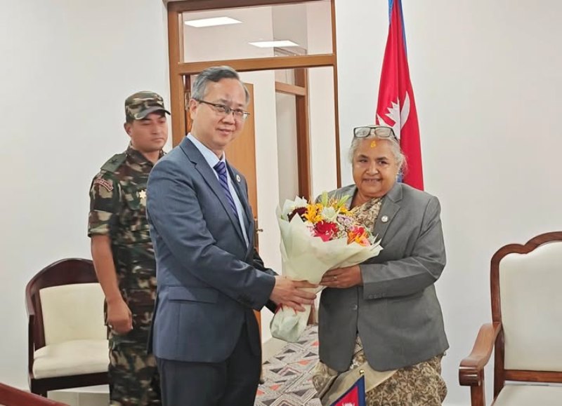 प्रधानमन्त्रीलाई चिनियाँ राजदूतले भेटेरै दिए बधाई