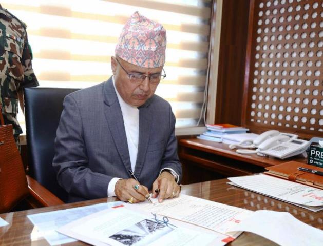 आर्थिक सुधार सुझाव प्रतिवेदन कार्यान्वयन गर्ने अर्थमन्त्री खनालको प्रतिबद्धता