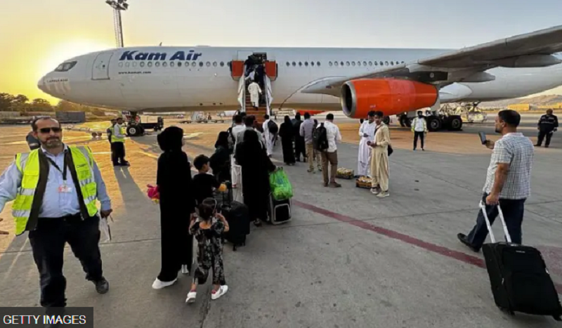 विमानको ल्यान्डिङ गियरमा लुकेर भारत पुगे १३ वर्षीय बालक