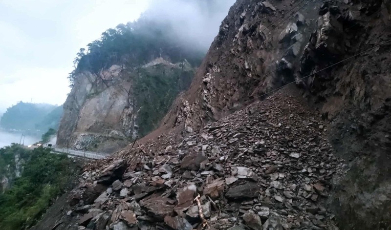 नारायणगढ–मुग्लिनसहित सात ठाउँमा सडक पूर्ण रूपमा अवरुद्ध