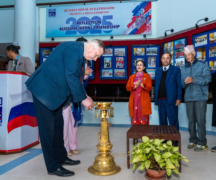 रसियन हाउस, काठमाडौंमा ‘रिफ्लेक्सन–२०२५’ फोटो प्रदर्शनी तथा नयाँ वर्ष समारोह
