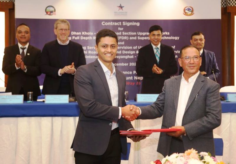एमसिए नेपालद्वारा पूर्व–पश्चिम राजमार्ग स्तरोन्नतिका लागि साढे ३ अर्बको ठेक्का सम्झौता