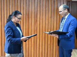 नेपाल पुनर्बीमा कम्पनीका अध्यक्ष लम्सालले लिए शपथ