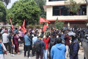 ओली पक्राउको विरोधमा आज पनि एमालेको प्रदर्शन