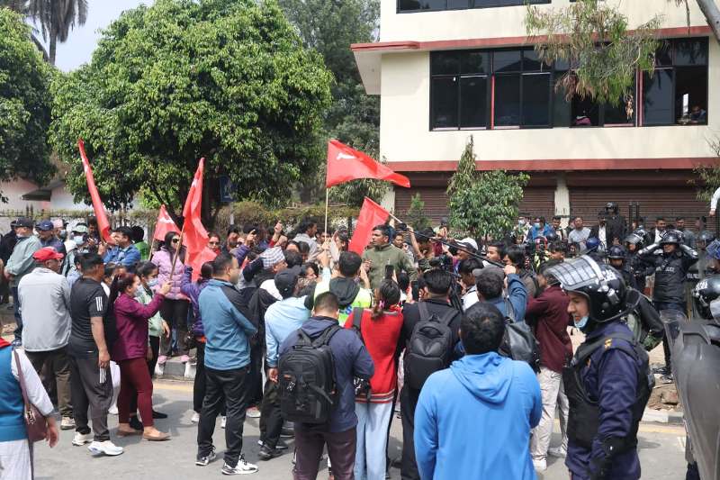 ओली पक्राउको विरोधमा आज पनि एमालेको प्रदर्शन