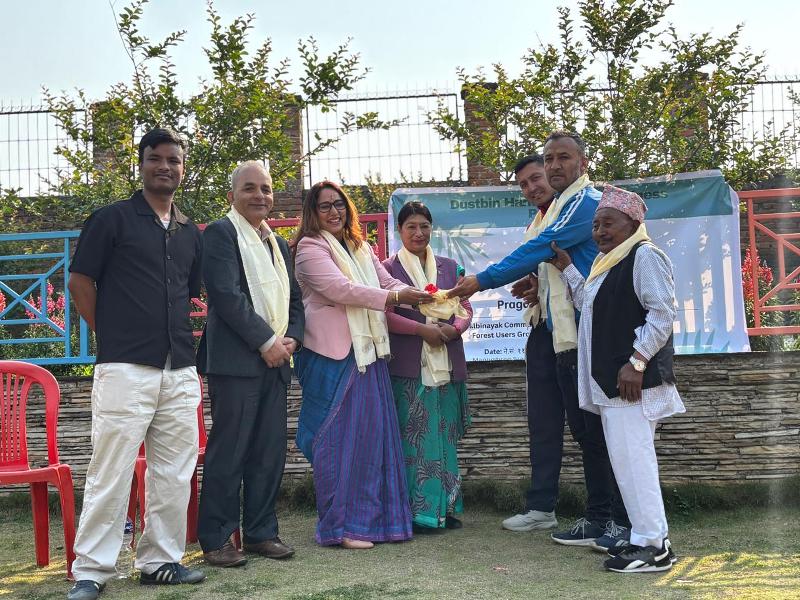 पृथ्वी दिवसमा वल्डलिंकद्वारा मन्जुश्री पार्कमा सरसफाइ र डस्टबिन हस्तान्तरण