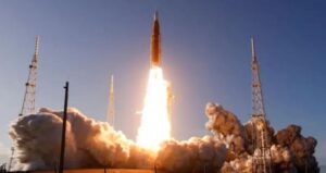 ५० वर्षपछि चन्द्रमाको परिक्रमा गर्न मानवसहितको यान प्रक्षेपण