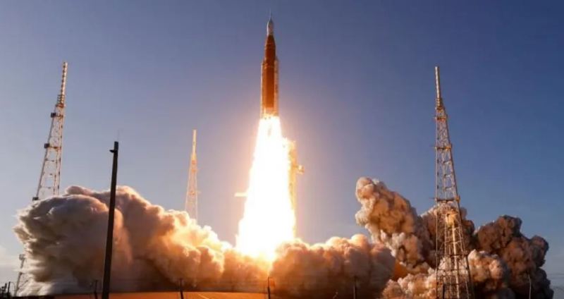 ५० वर्षपछि चन्द्रमाको परिक्रमा गर्न मानवसहितको यान प्रक्षेपण