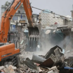 मनोहरा सुकुम्बासी बस्तीमा घरटहरा हटाउन चल्यो डोजर