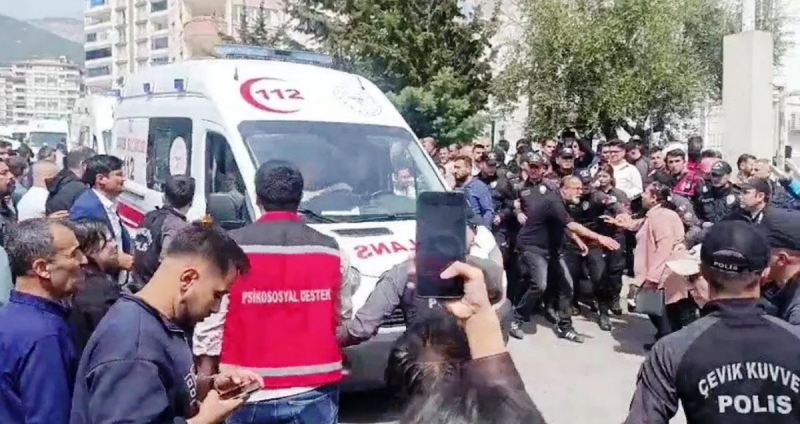 टर्कीमा एक विद्यालयमा १४ वर्षीय छात्रले गोली चलाउँदा ९ जनाको मृत्यु, १३ घाइते