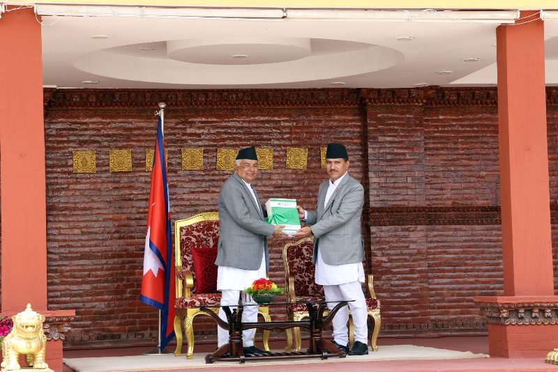 महालेखापरीक्षकको वार्षिक प्रतिवेदन राष्ट्रपतिसमक्ष पेस