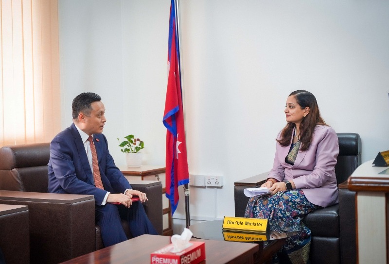 स्वास्थ्यमन्त्रीसँग नेपालका लागि चीनका राजदूत चाङको भेट