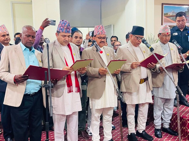लुम्बिनीका ५ मन्त्रीले लिए शपथ