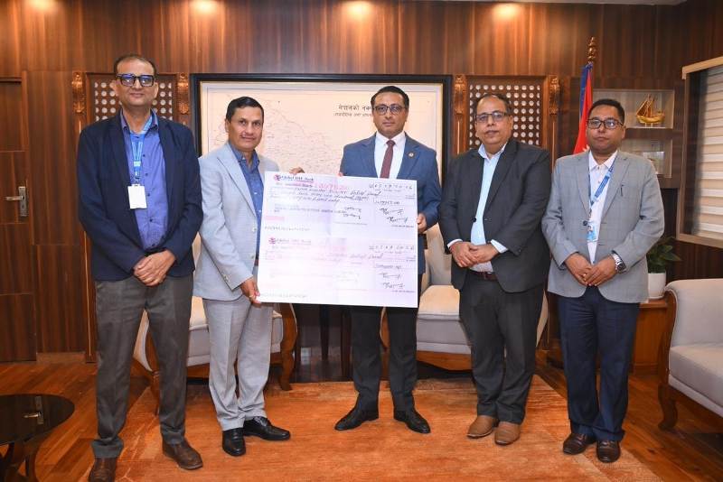भोटेकोशी बाढीपिडितका लागि छिमेक लघुवित्तद्वारा ४१ लाखभन्दा बढी सहयोग