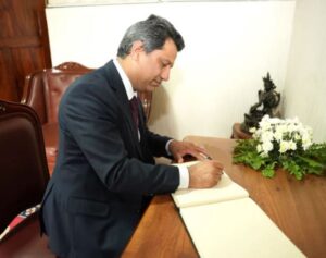 भोटेकोशी बाढीप्रति दुःख व्यक्त गर्दै पाकिस्तानी राजदूतद्वारा शोक पुस्तिकामा हस्ताक्षर